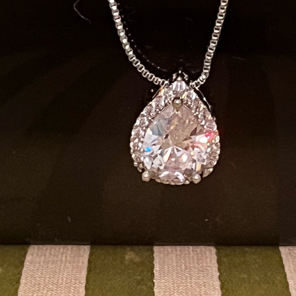 Elegant Silver Teardrop Pendant Necklace